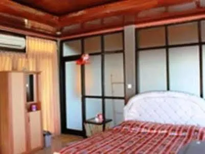 Soka Indah Restaurant & ホリデーパーク 3*